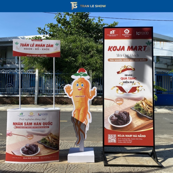 Booth quảng cáo sản phẩm mới có bảng hiệu dễ nhìn