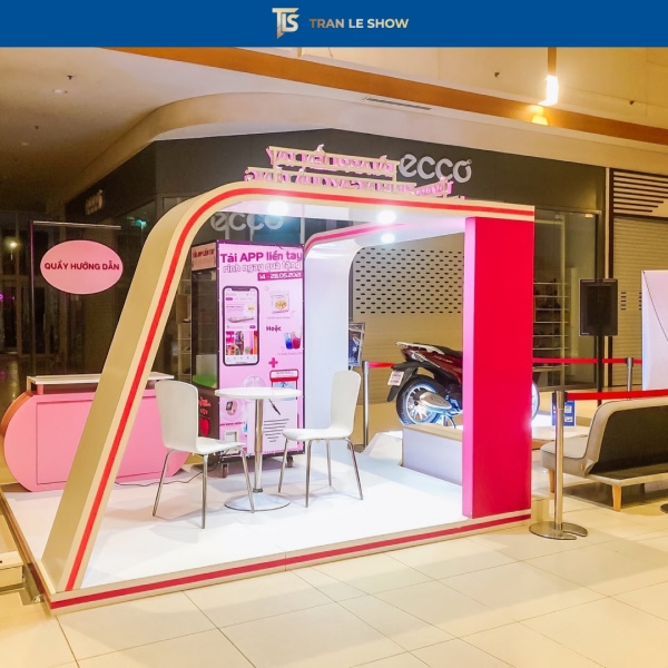 Booth bán hàng in logo nổi bật, thu hút người nhìn