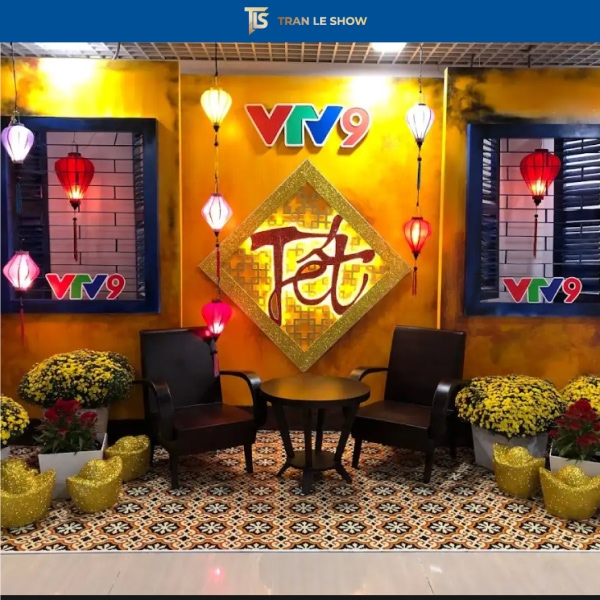 Ánh sáng vàng ấm phù hợp backdrop sân khấu