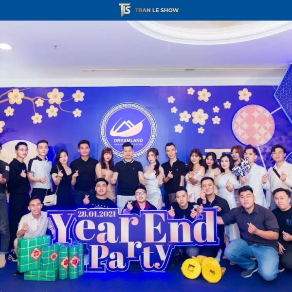 Đội ngũ thi công backdrop chuyên nghiệp, tận tâm từng chi tiết