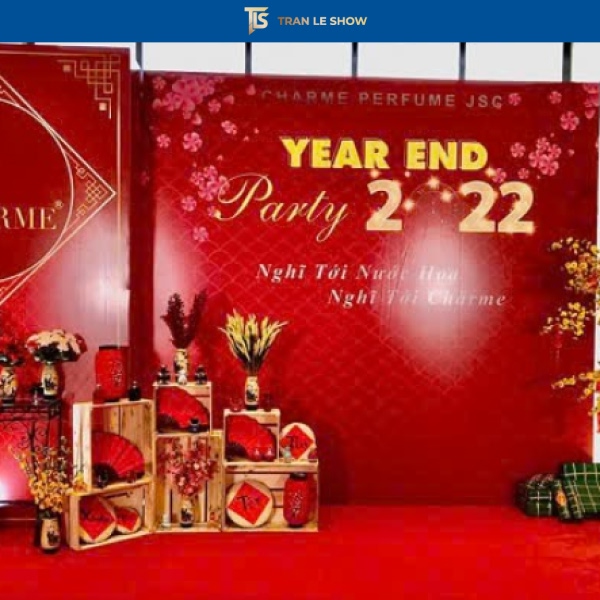 Quá trình lắp đặt backdrop được thực hiện bởi đội ngũ thi công chuyên nghiệp, đúng tiến độ.