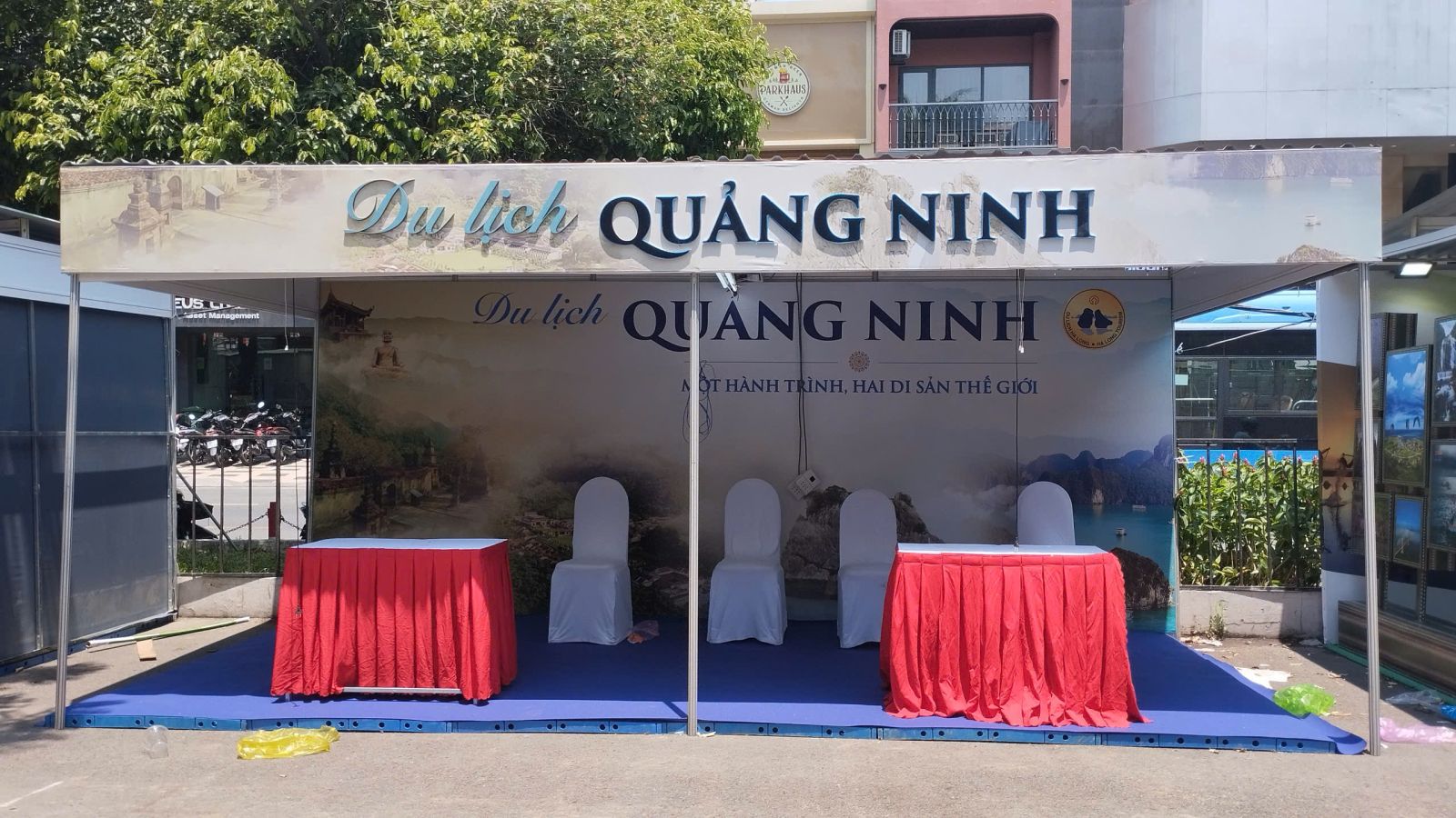 thi công backdrop du lịch