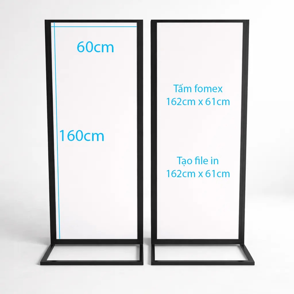 Khung standee chữ nhật với kích thước tham khảo 60 x 160 cm và ghi chú file in trong kho tư liệu Trần Lê Show