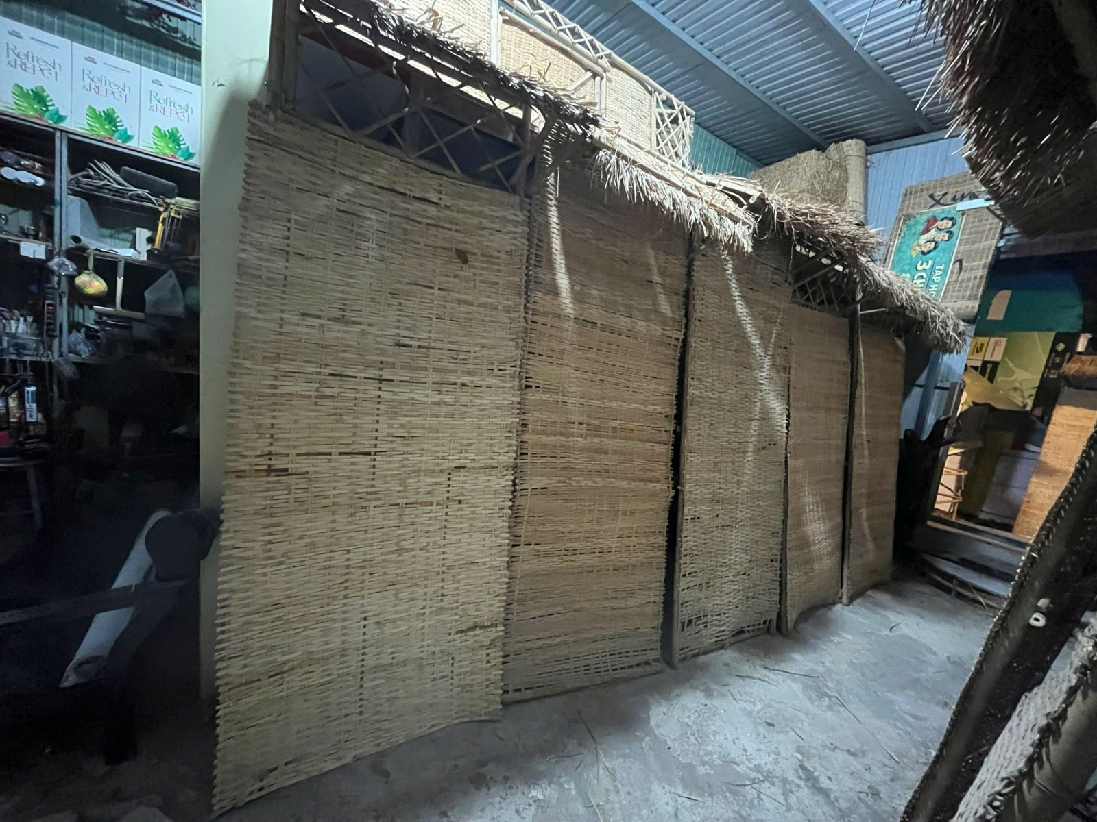 vách nhà lá trang trí event